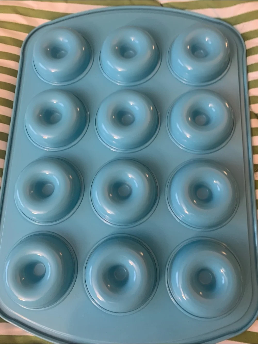 Pampered Chef Silver 12-Cavity Donut Pan Teal New without box